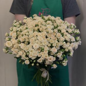 Букет из 51 кремовой кустовой розы